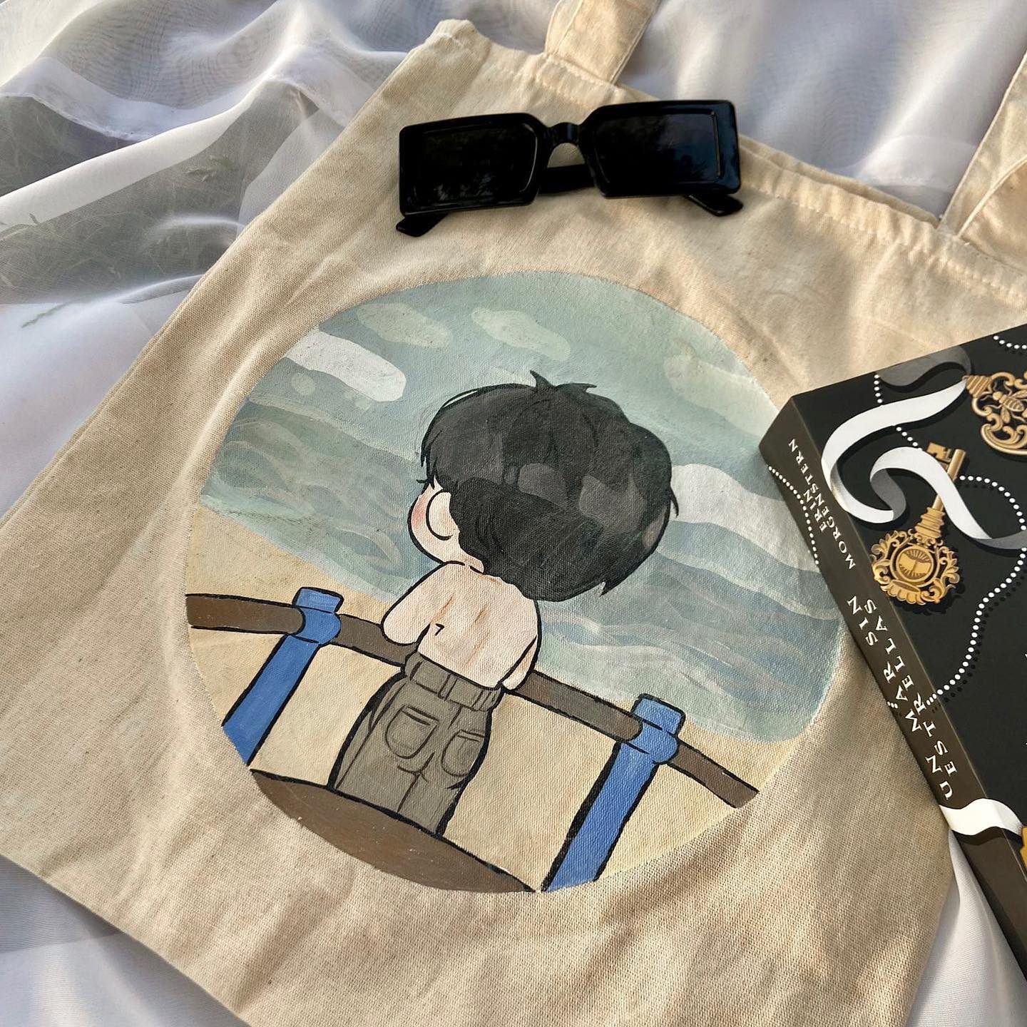 Tote bag pintada con un niño ilustrado